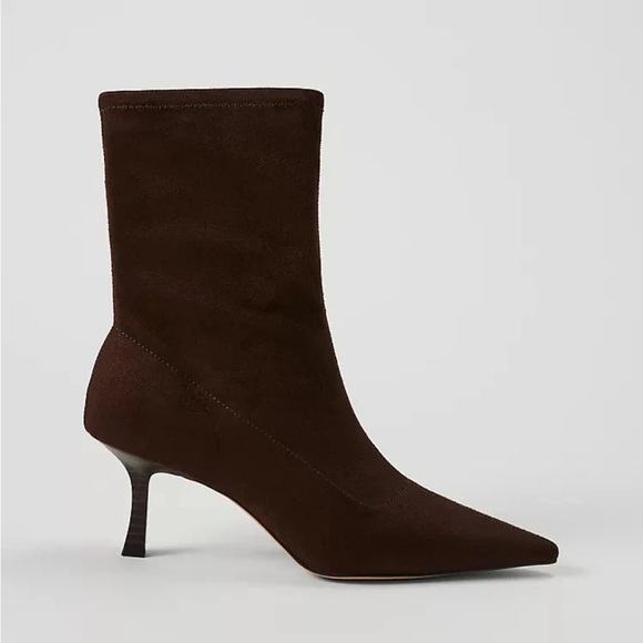 New ANN TAYLOR Microstretch stretch pointy toe booties in pure chocolate sz 9 - Picture 1 of 3
